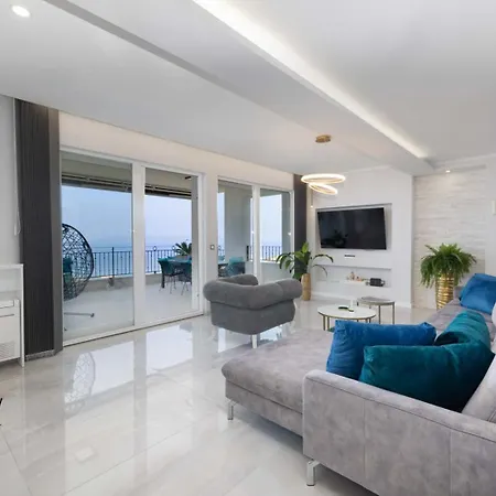 Smaragd - 150m2 - New Penthouse With Amazing Sea View, Panoramic Elevator And Shared Pool Apartment Makarska