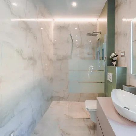 Smaragd - 150m2 - New Penthouse With Amazing Sea View, Panoramic Elevator And Shared Pool * Makarska